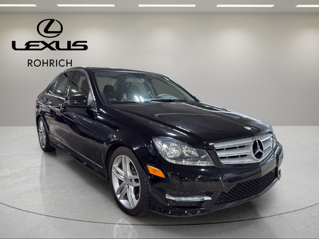 Used 2012  Mercedes-Benz C 300 image 4