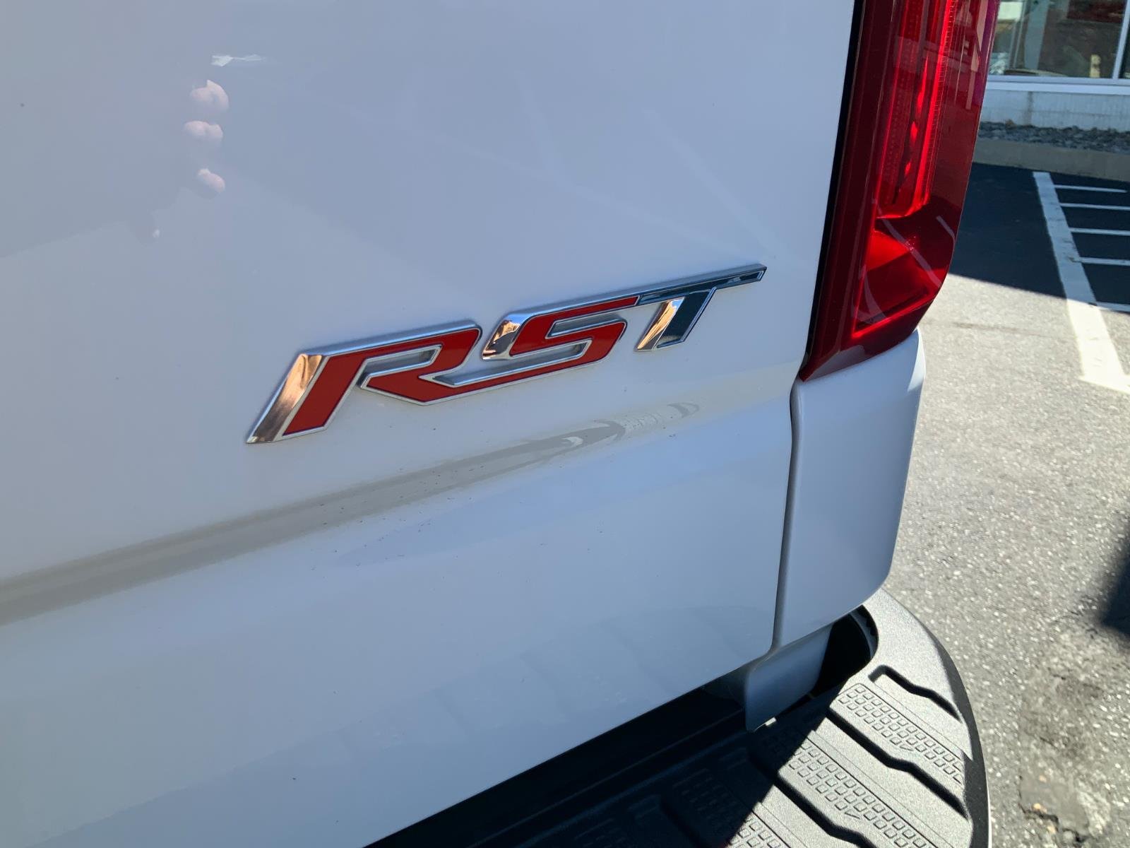 New 2026 Summit White Chevrolet RST image 34