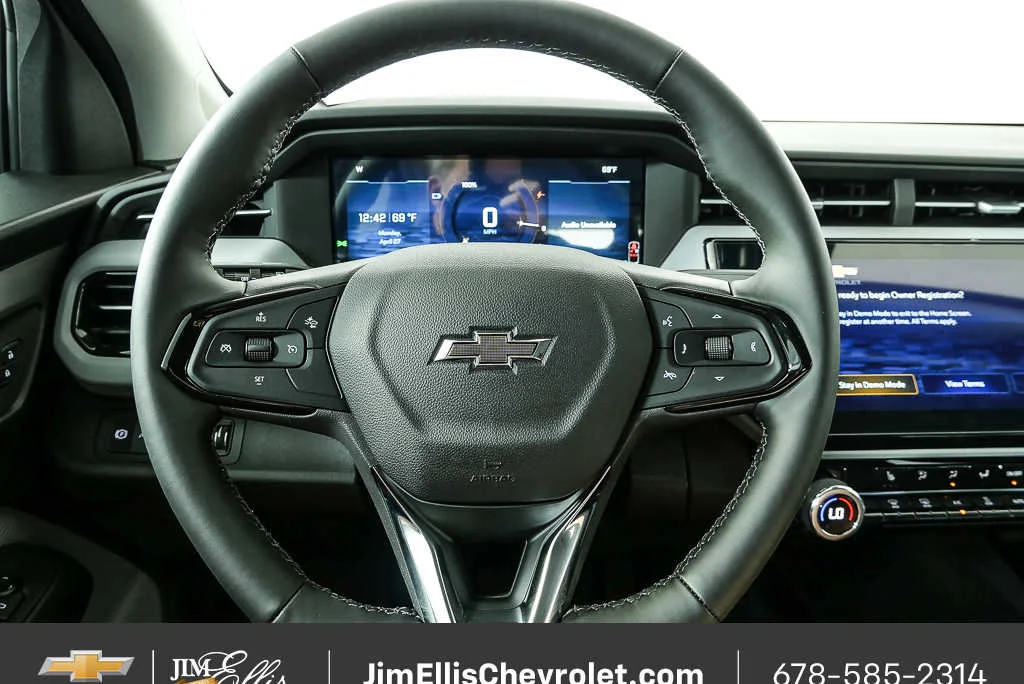 2027 Chevrolet Bolt LT - Photo 9