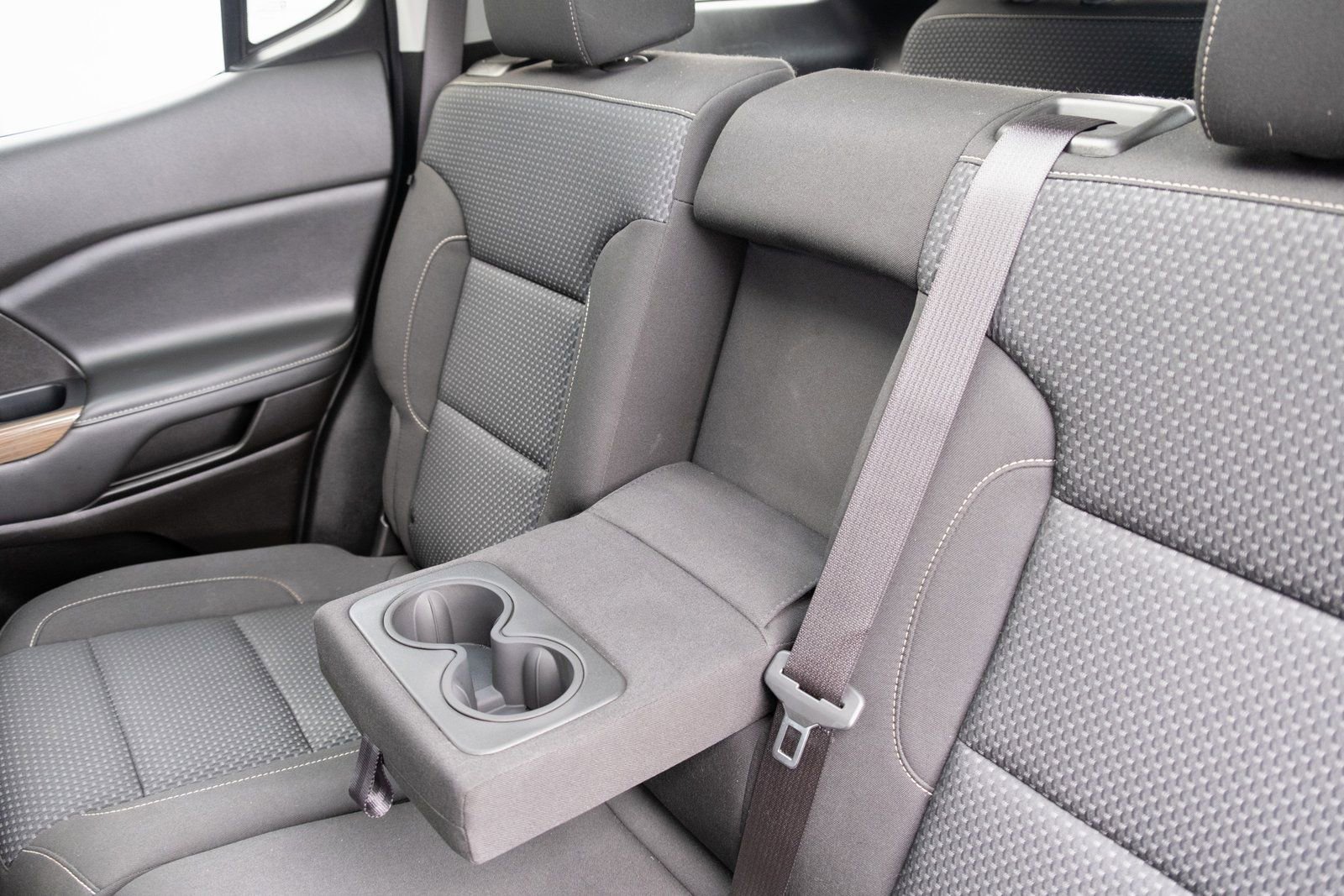 2022 GMC Acadia SLE - Photo 19