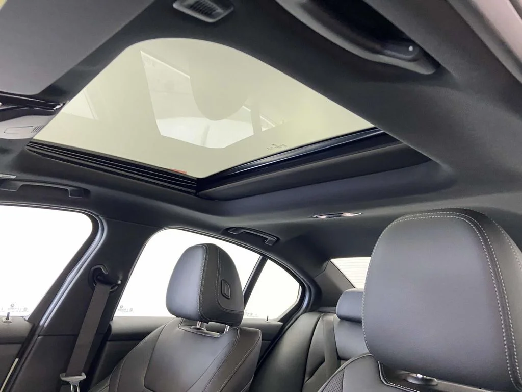 2025 BMW 3 Series 330i - Photo 16
