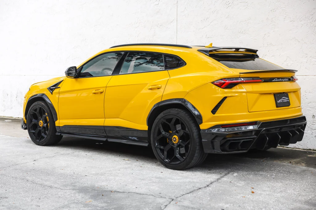 Used 2019 Yellow Lamborghini Base image 16