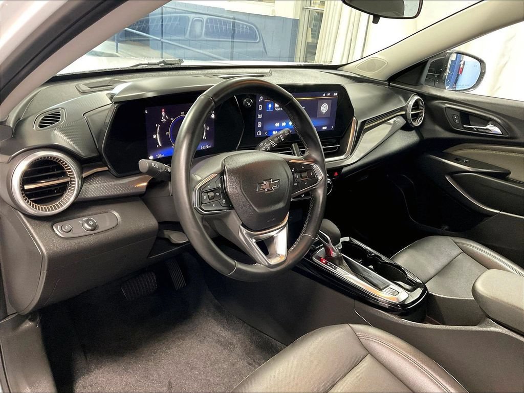 Used 2024 Summit White Chevrolet ACTIV image 8