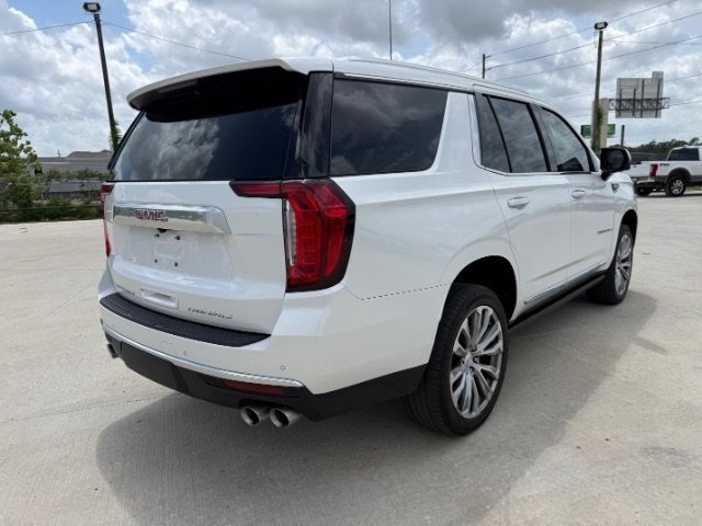 Used 2021 White Frost Tricoat GMC Denali image 5