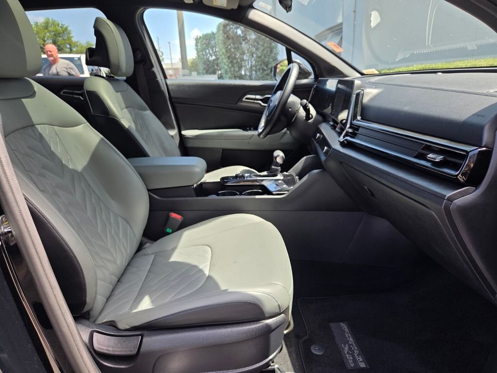Used 2023 Black Kia X-Line image 19