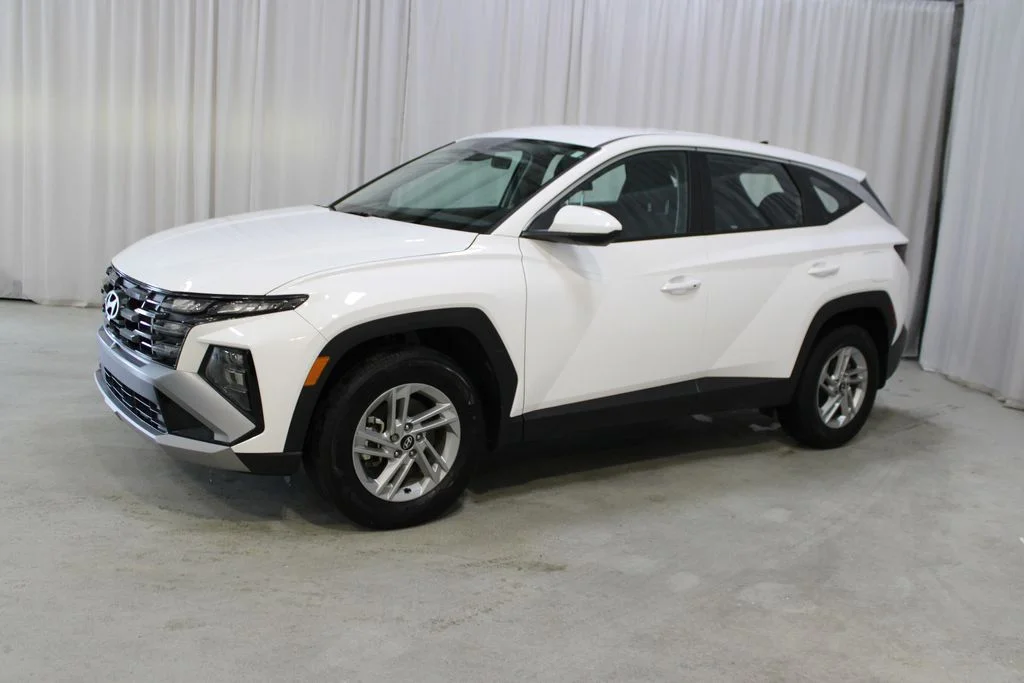 Used 2025 White Hyundai SE image 25