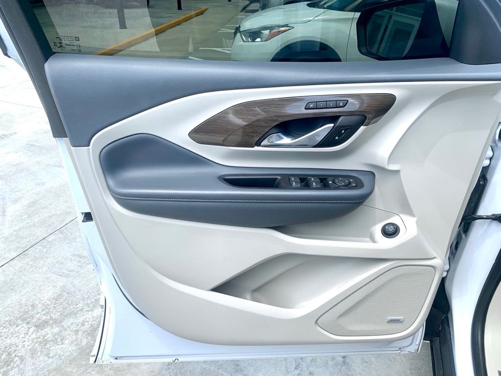 Used 2022 White GMC Denali image 10