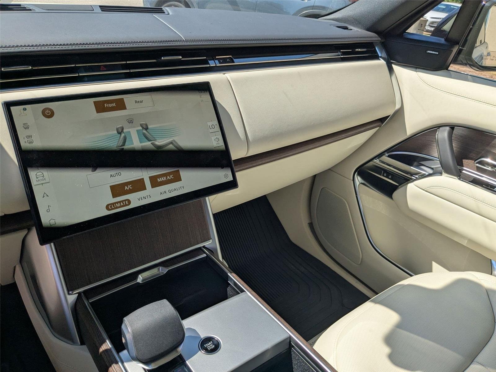 New 2026 Icy White Land Rover SE image 18