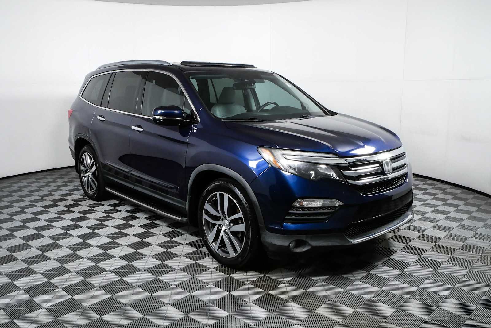 2016 Honda Pilot 4WD Elite's photo