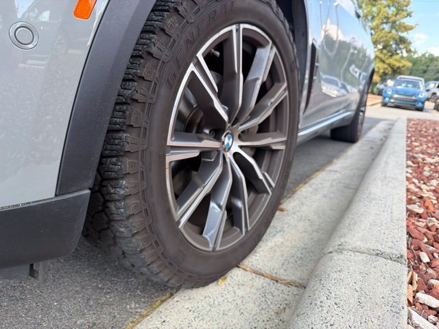Used 2025  BMW xDrive40i image 4