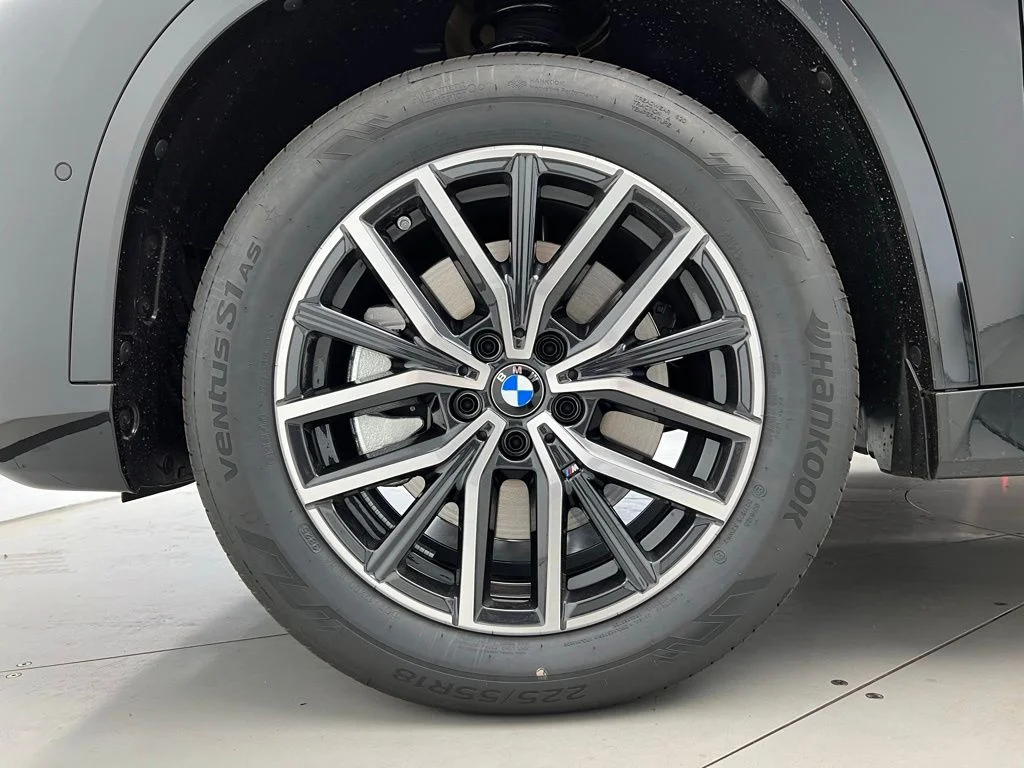 Used 2026 Black Sapphire Metallic BMW xDrive28i image 22
