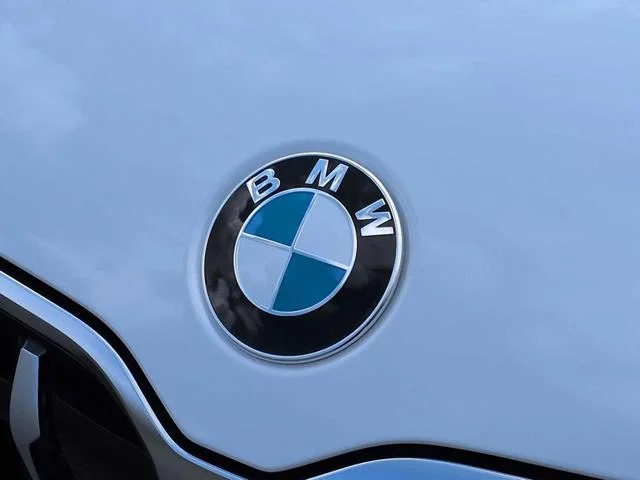 New 2026 Mineral White Metallic BMW xDrive28i image 11