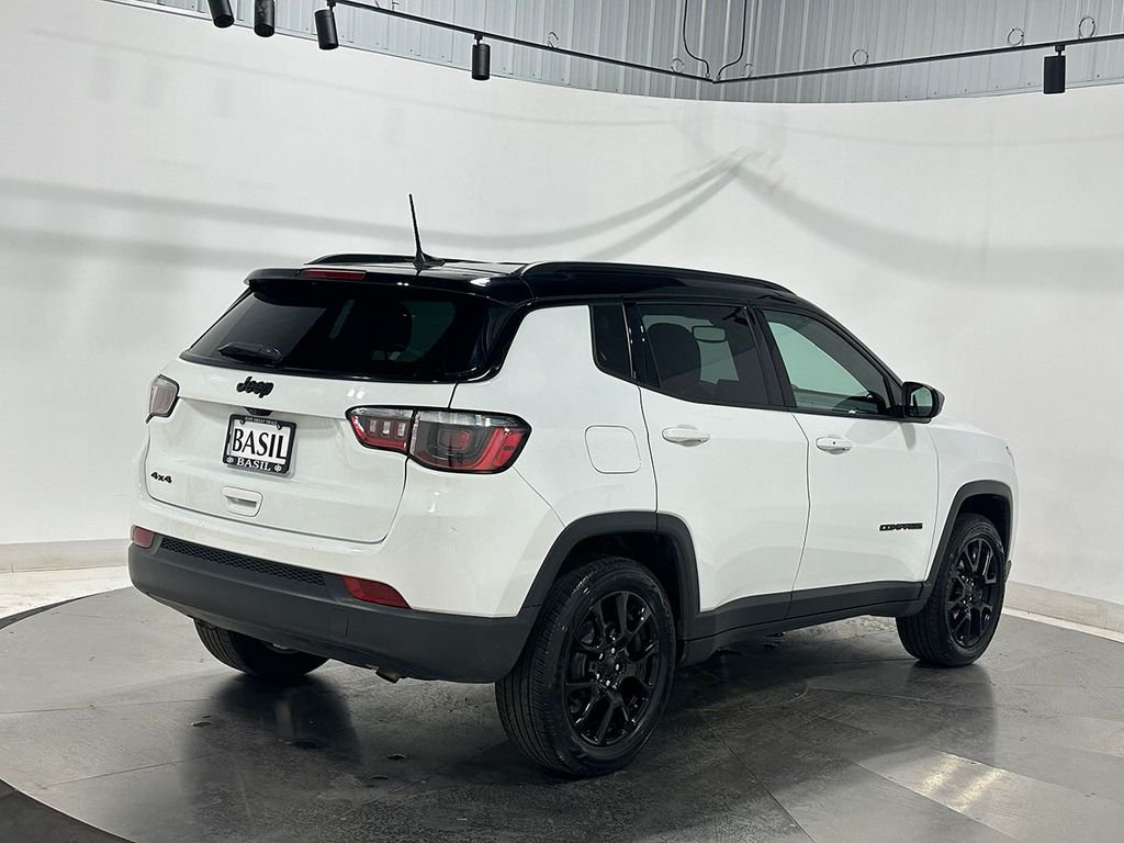 Used 2023 White Jeep Latitude image 11