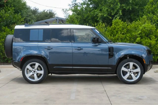 New 2026 Tasman Blue Land Rover X-Dynamic SE image 10
