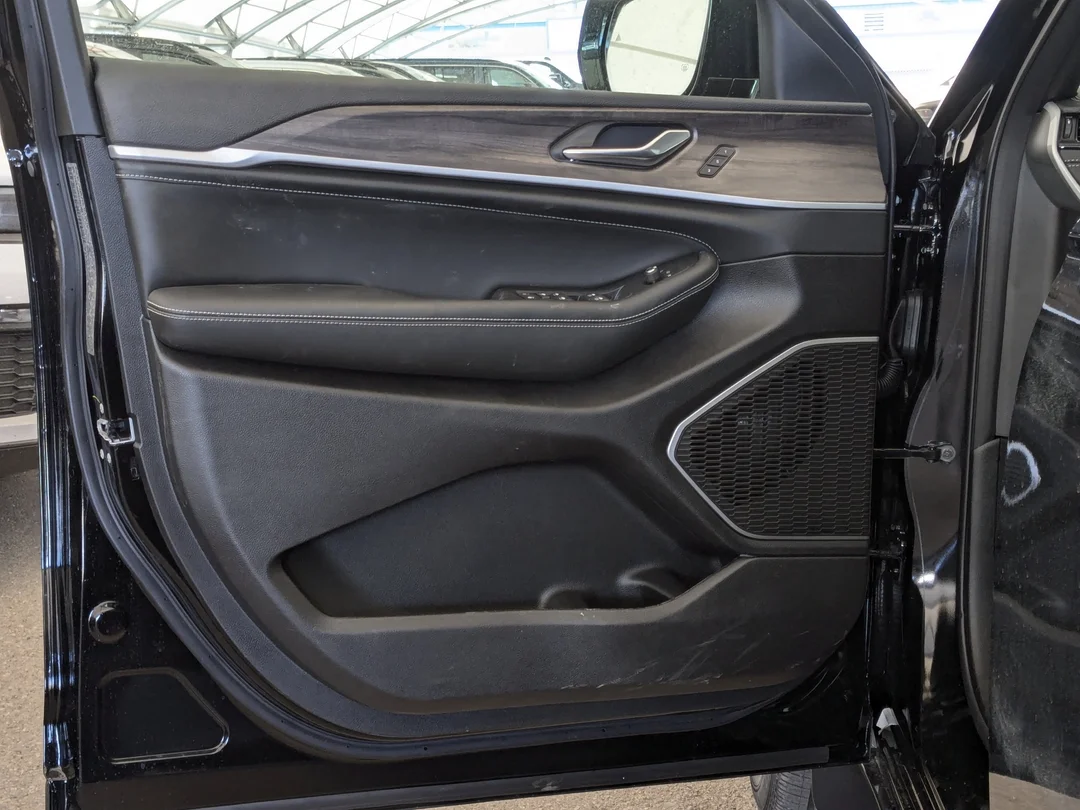 New 2026 Black Jeep Limited Reserve - - 4x4 - Nappa Leather - Ventilated Seats - Trailer Tow Pack & More! image 12