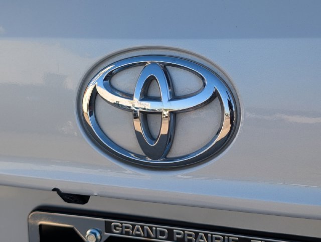 Used 2023 Off-white Toyota LE image 35