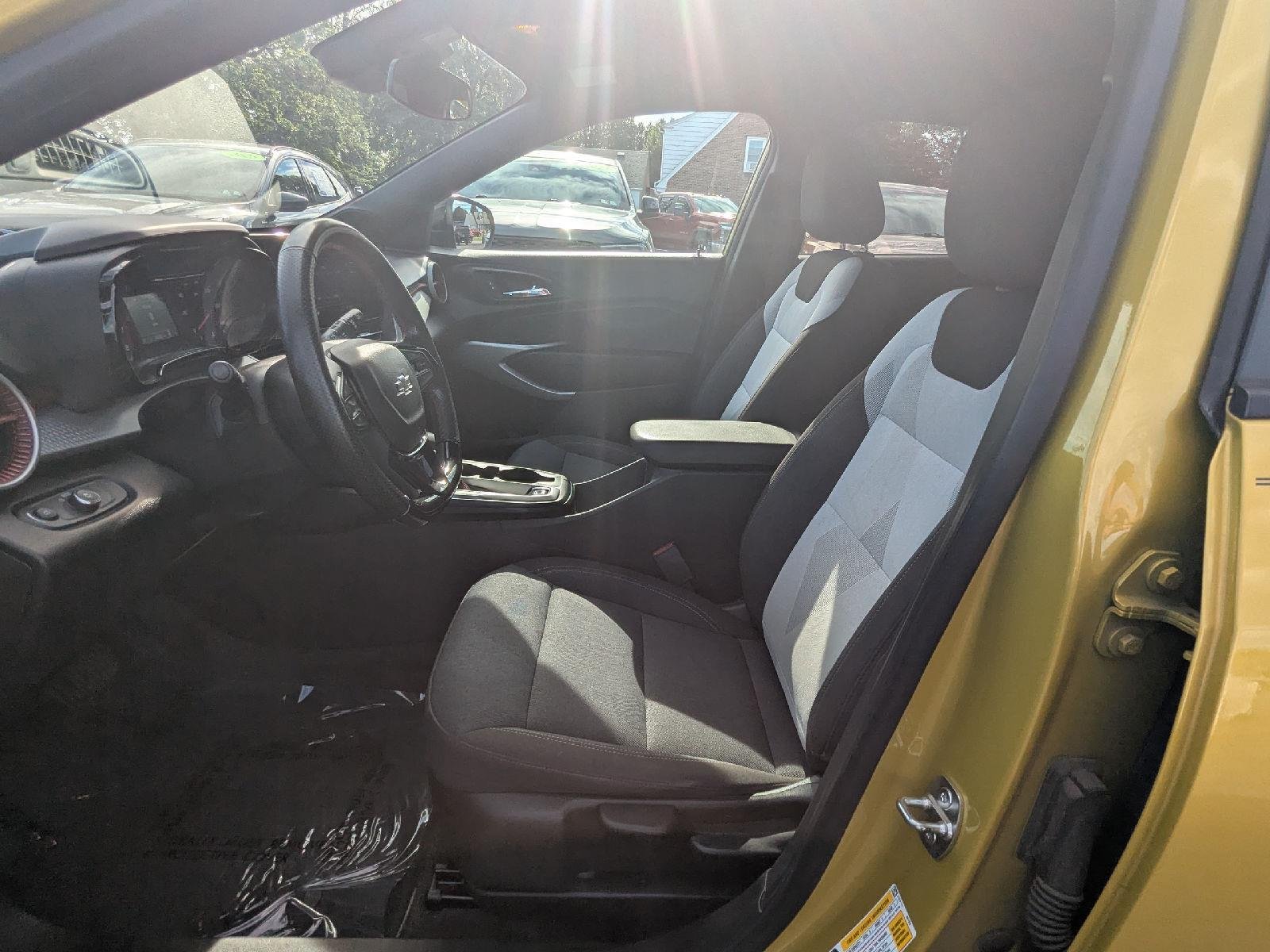 Used 2024 Nitro Yellow Metallic Chevrolet 1RS image 25