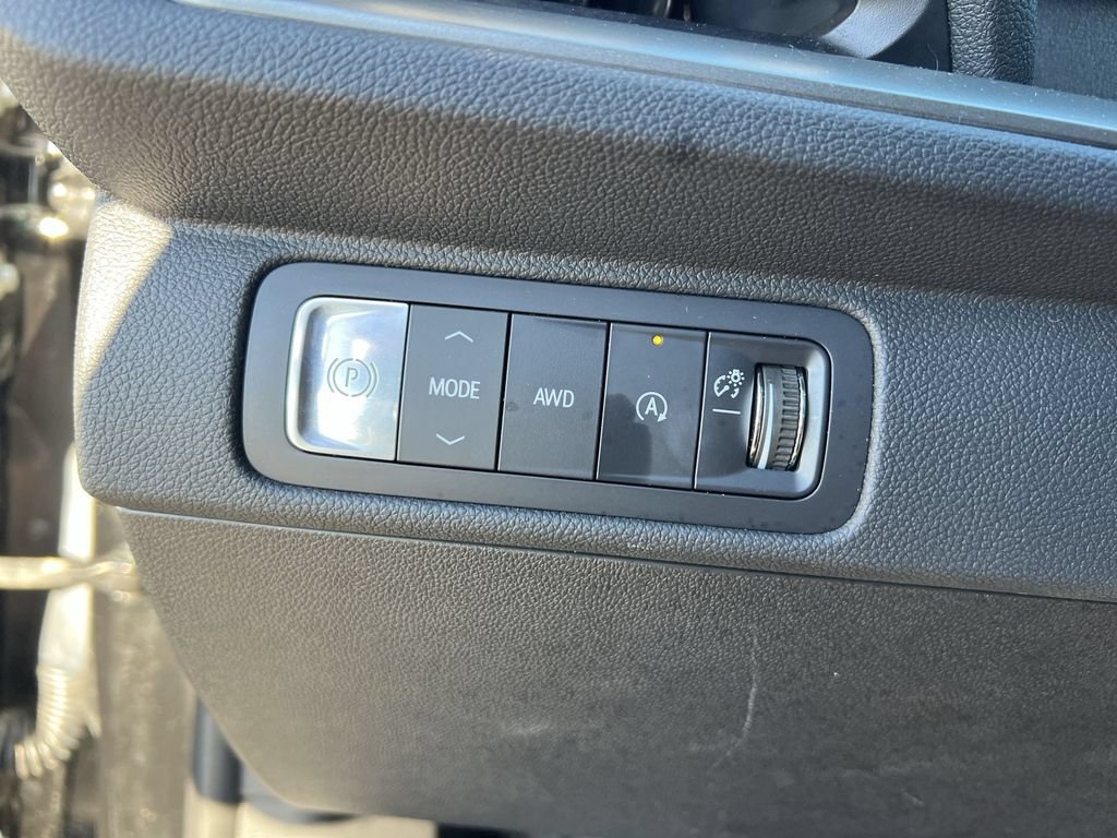 Used 2025 Mosaic Black Metallic Chevrolet LT image 17