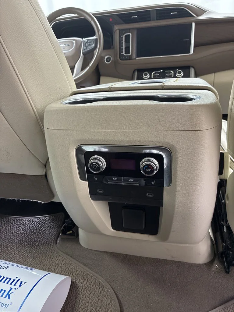 Used 2022 White GMC Denali image 30