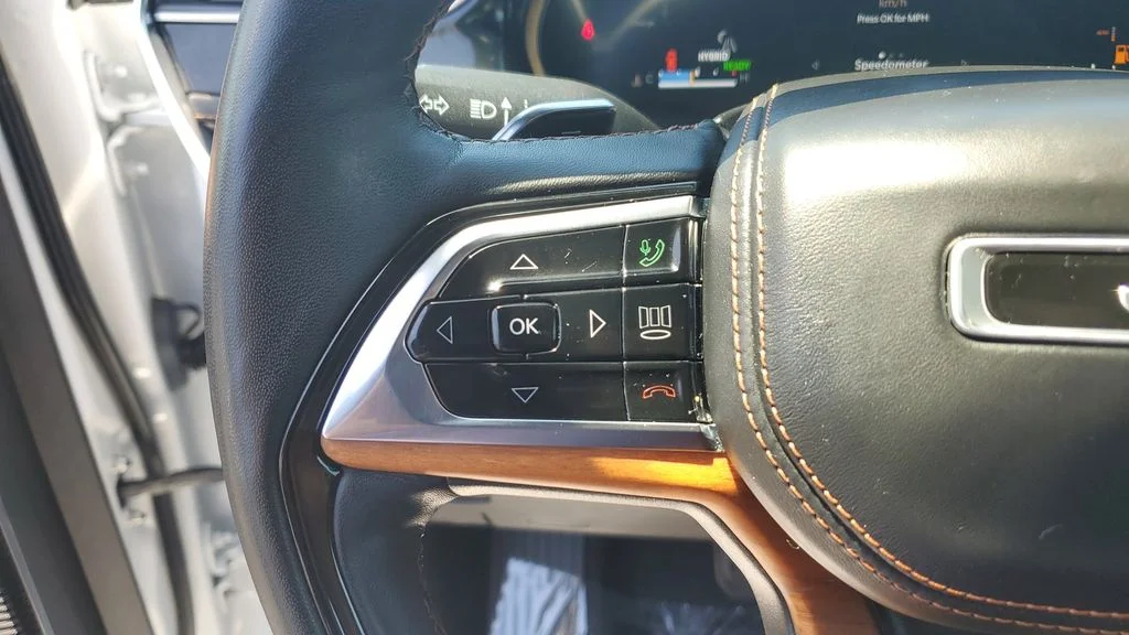 Used 2022 White Jeep Summit Reserve 4xe image 33
