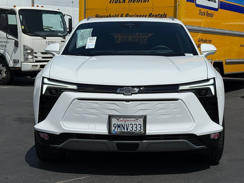 Used 2024 Summit White Chevrolet LT image 4