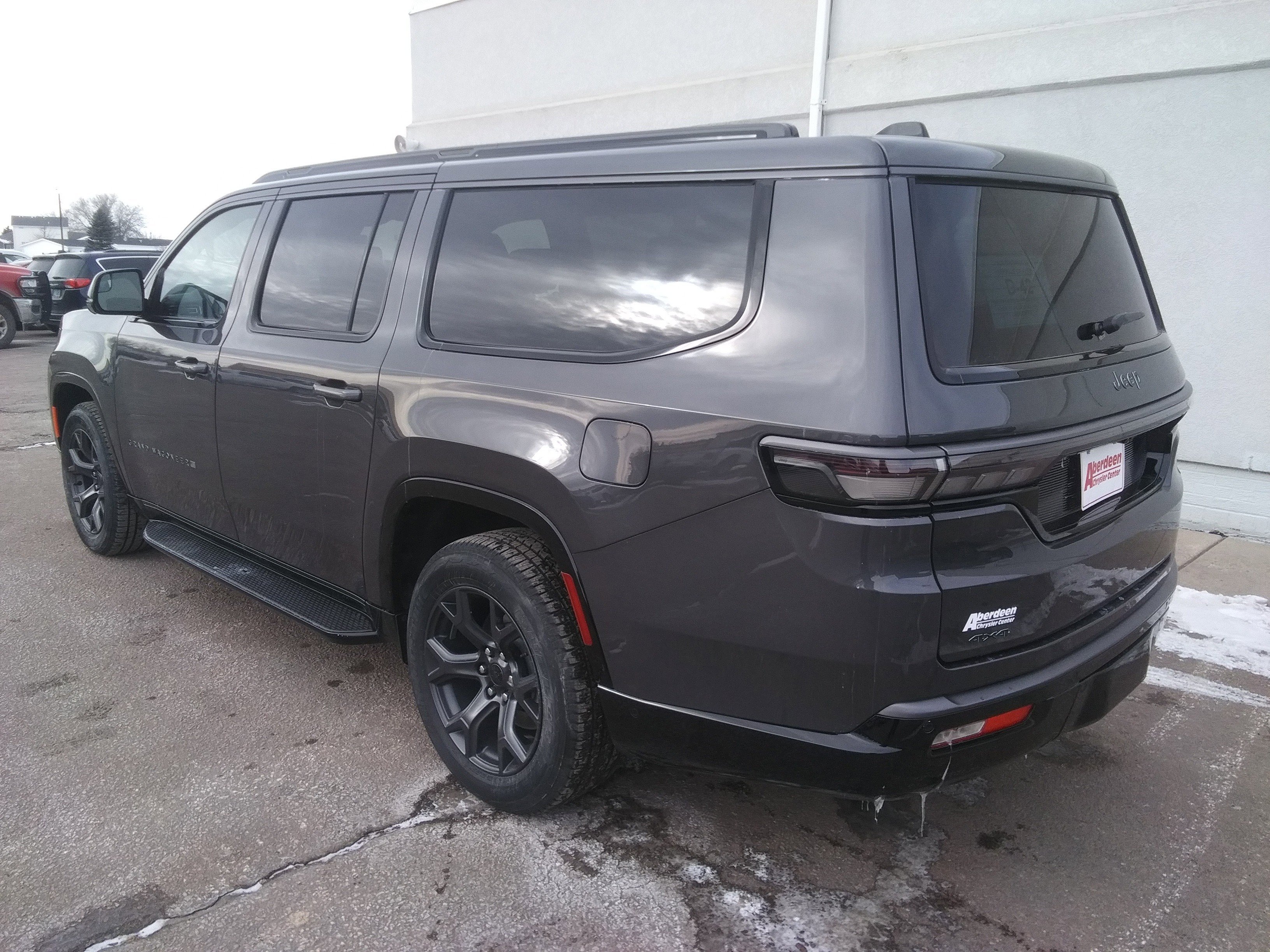 New 2026 Baltic-Gray Metallic Clear-Coat Exterior Paint Jeep Limited Altitude image 7