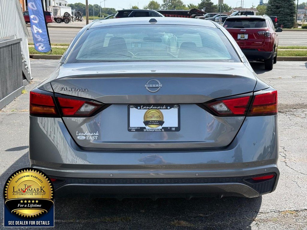 Used 2025 Gun Metallic Nissan SV FWD image 6