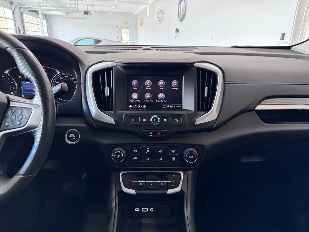 Used 2022 White GMC SLE image 18