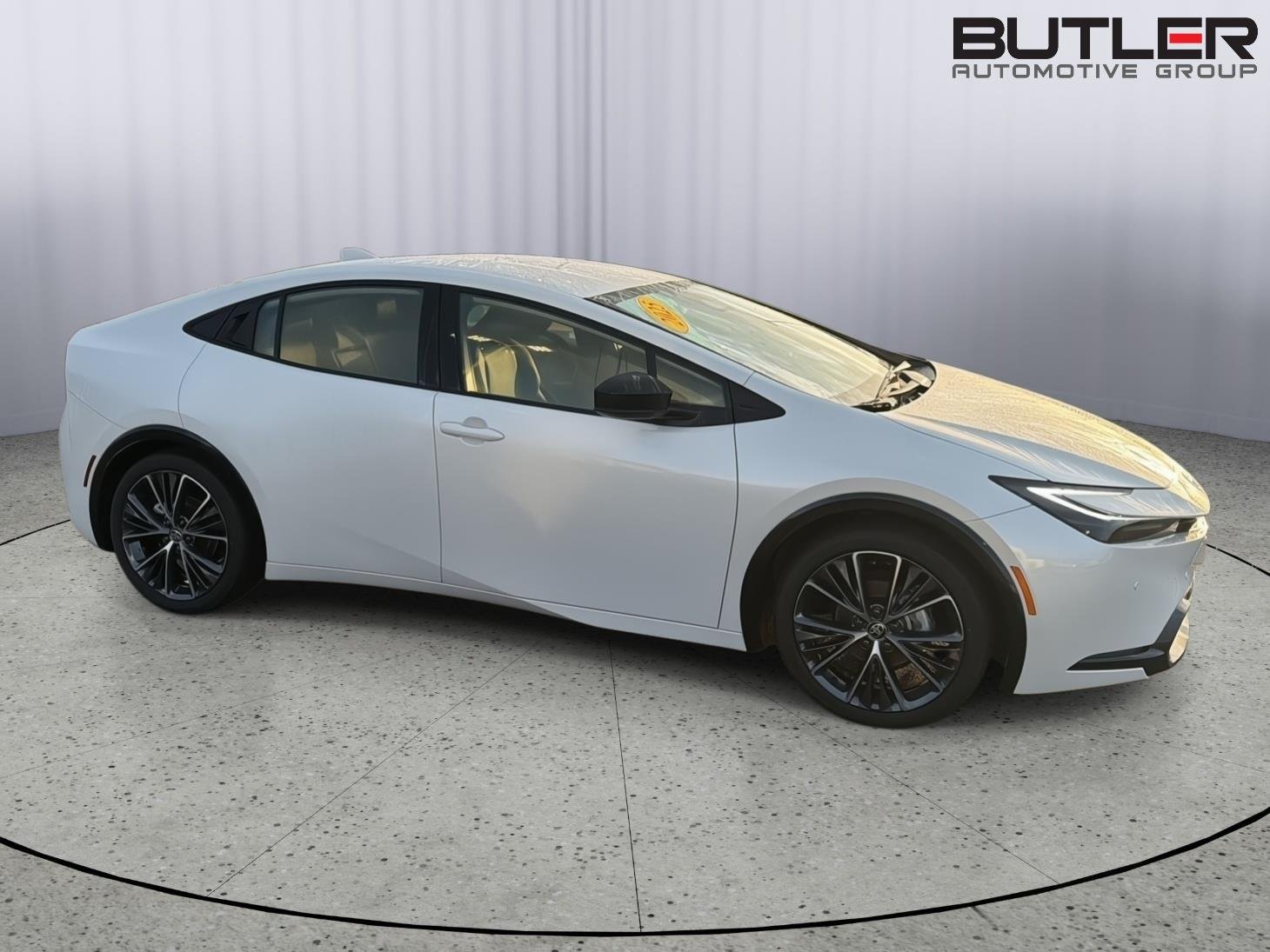 Certified Used 2025 Wind Chill Pearl Toyota XLE image 7