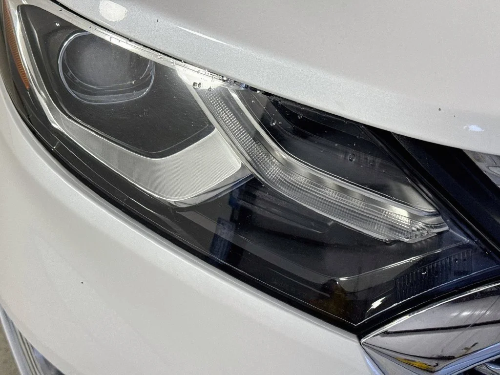 Used 2020 Iridescent Pearl Tricoat Chevrolet Premier image 35