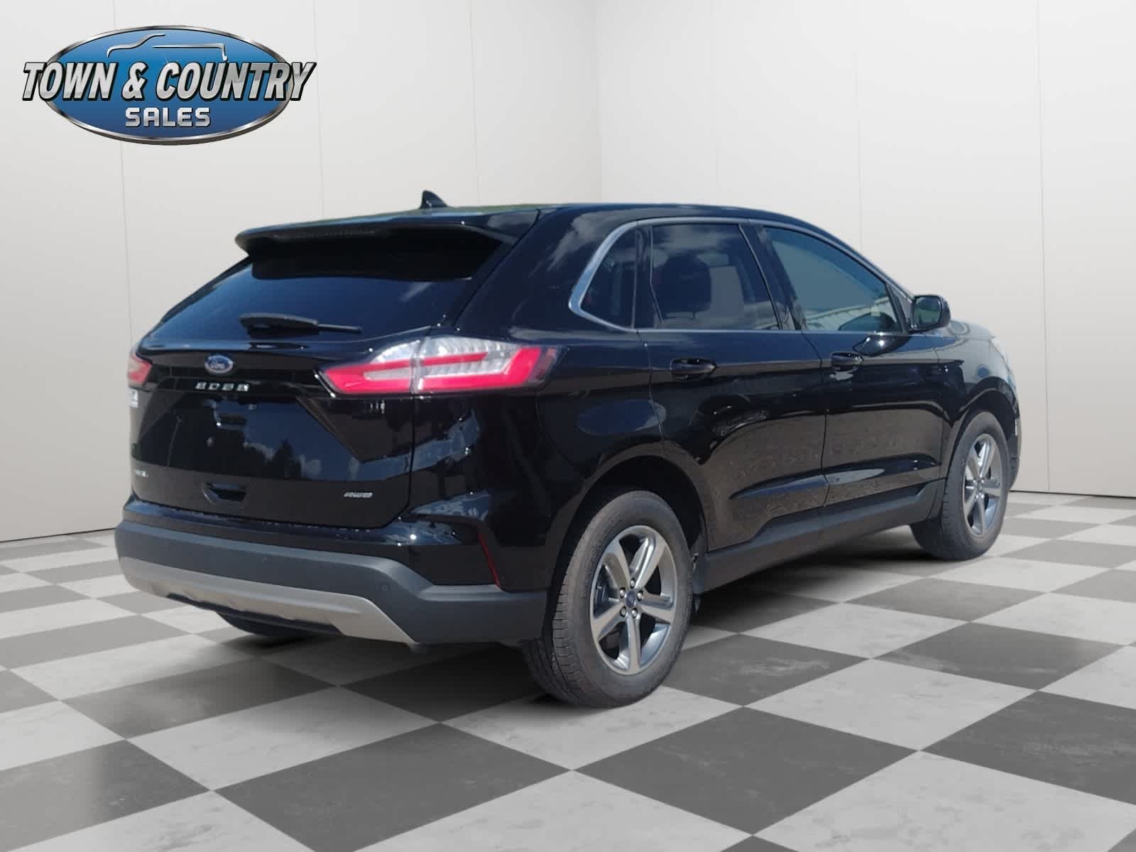 Used 2022 Agate Black Metallic Ford SEL image 7