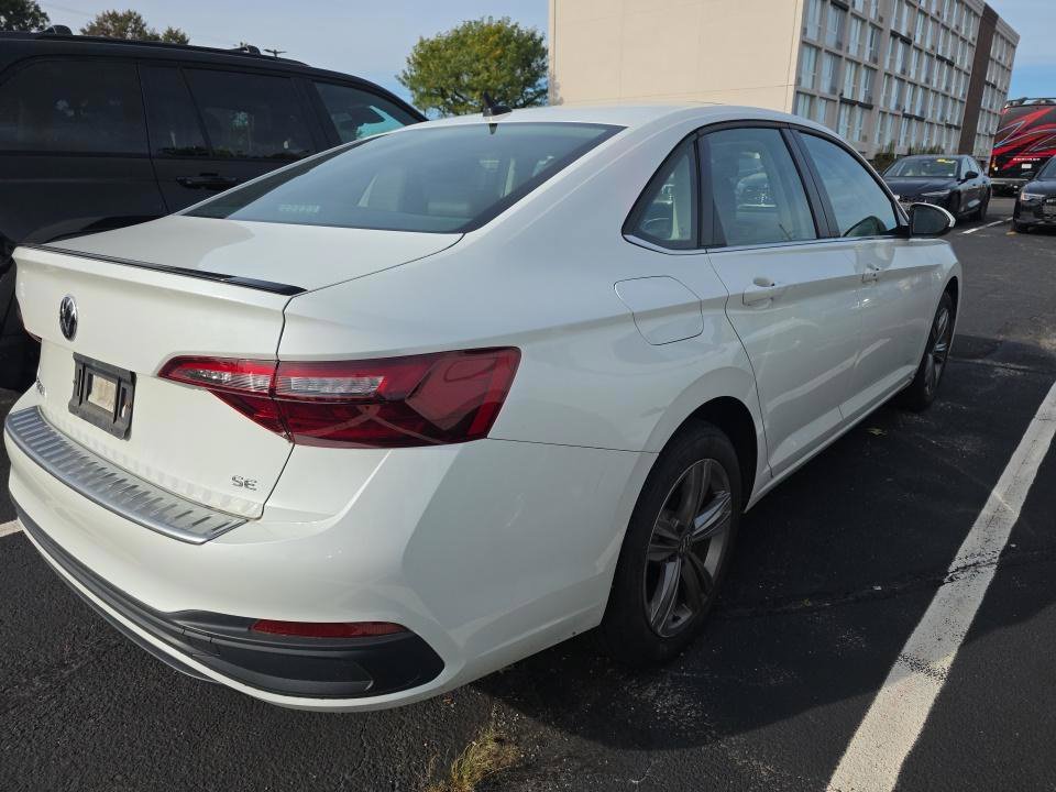 Used 2023 White Volkswagen 1.5T SE image 3