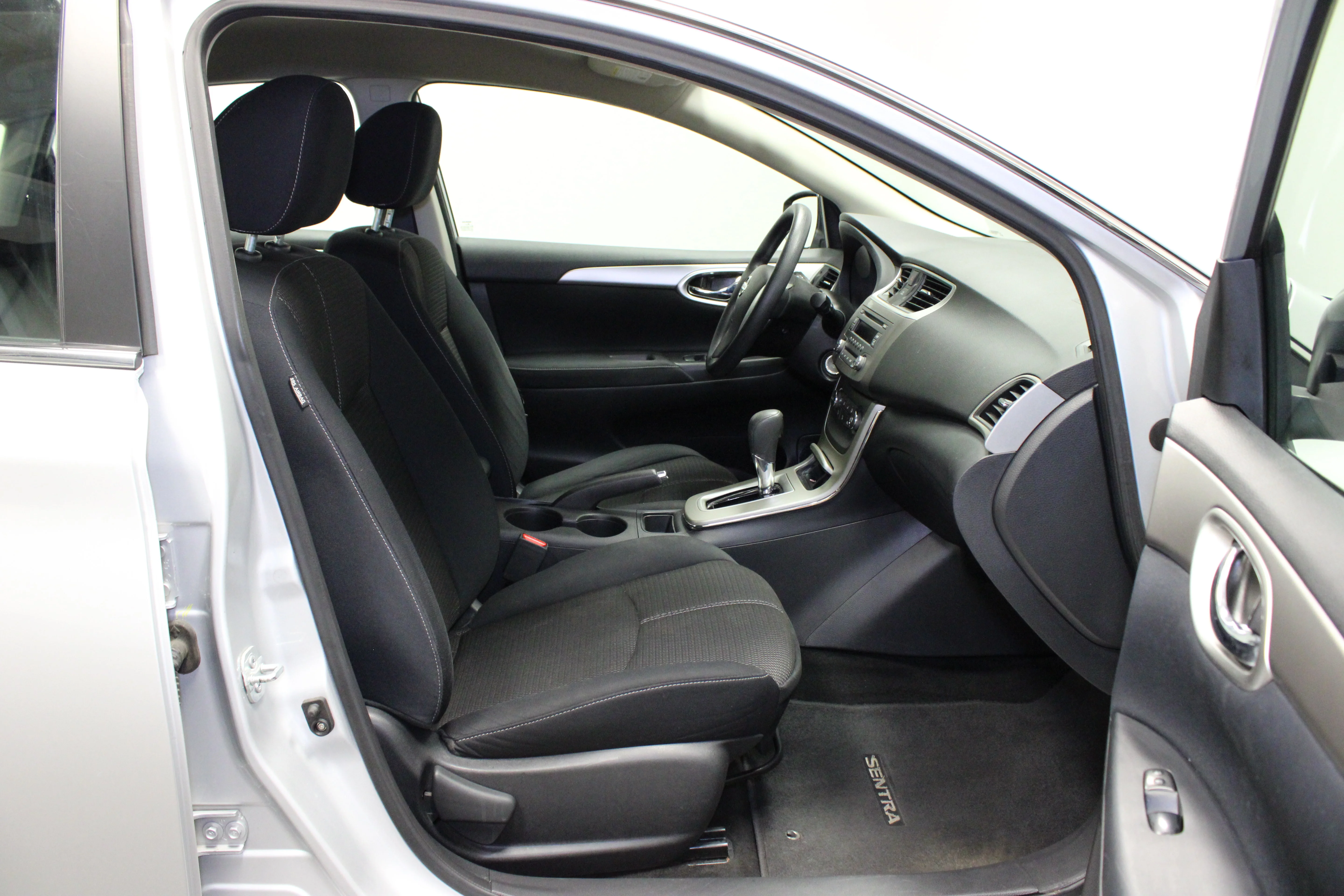 Used 2014 Brilliant Silver Nissan S image 12