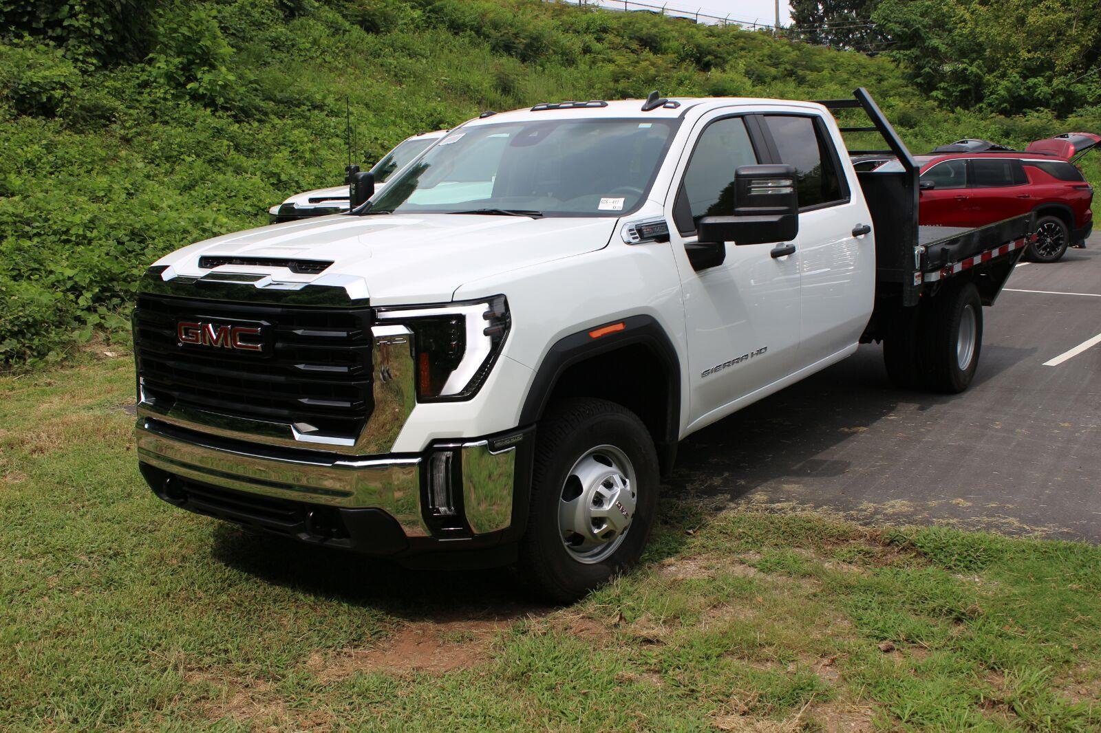 New 2026 Summit White GMC Pro image 2