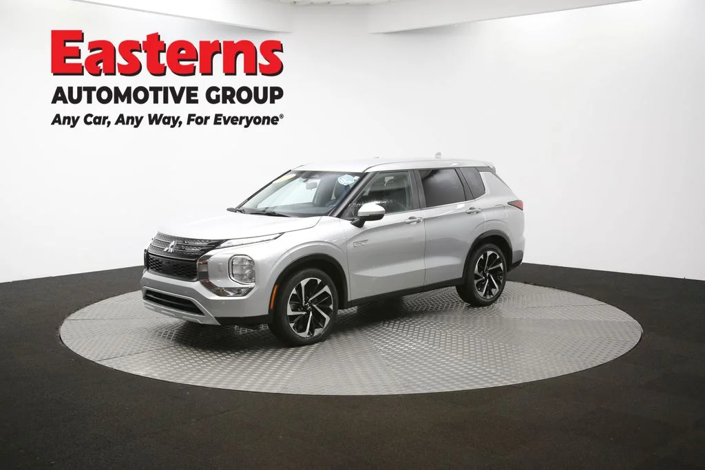 Used 2023 Silver Mitsubishi SE image 54
