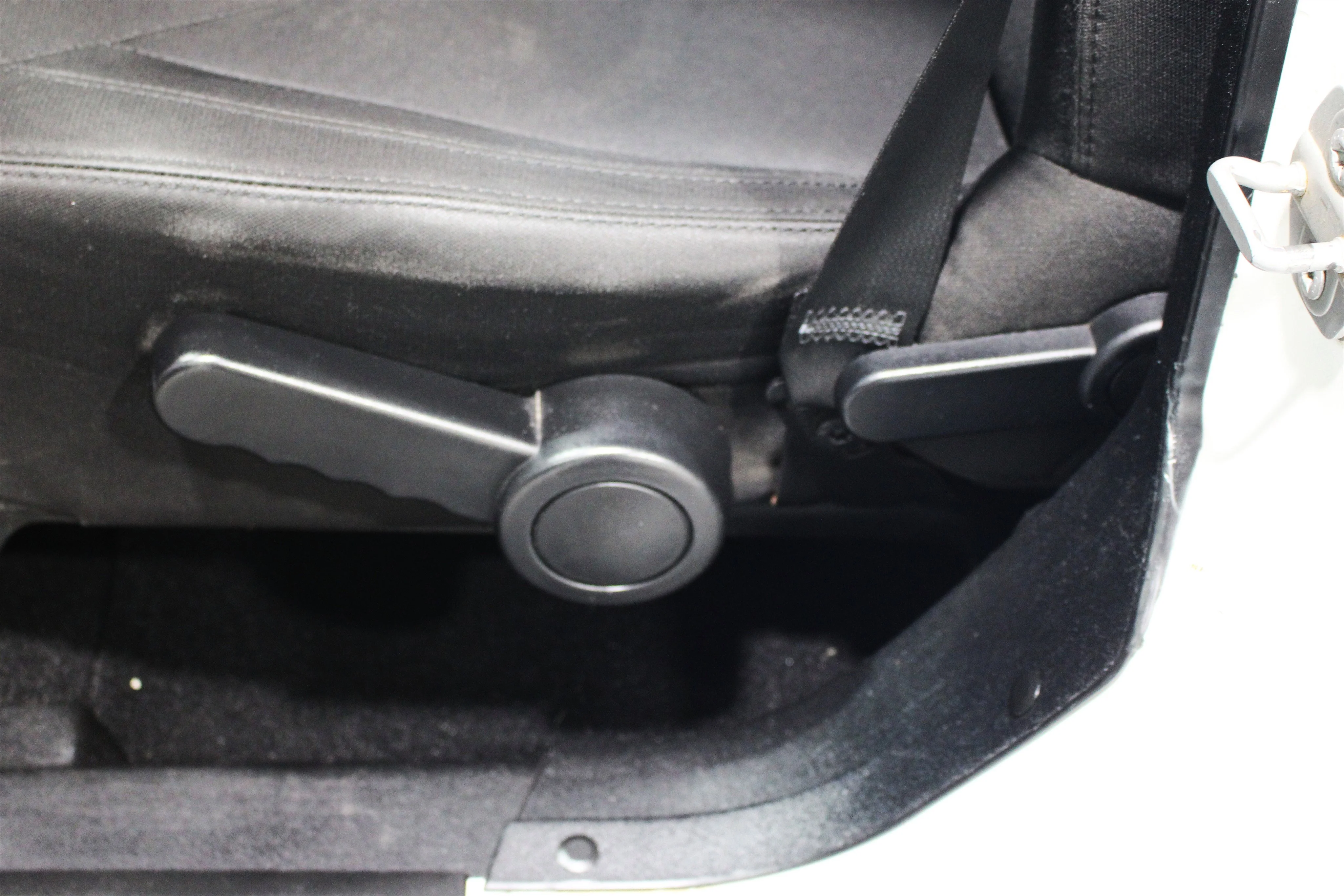 Used 2016 Bright White Clearcoat Jeep Sport image 5