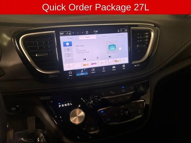 New 2026 Bright White Clear-Coat Exterior Paint Chrysler Select image 3