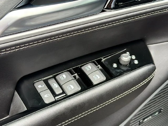 New 2026 High Gloss Black Exterior Paint Jeep Limited Altitude image 14