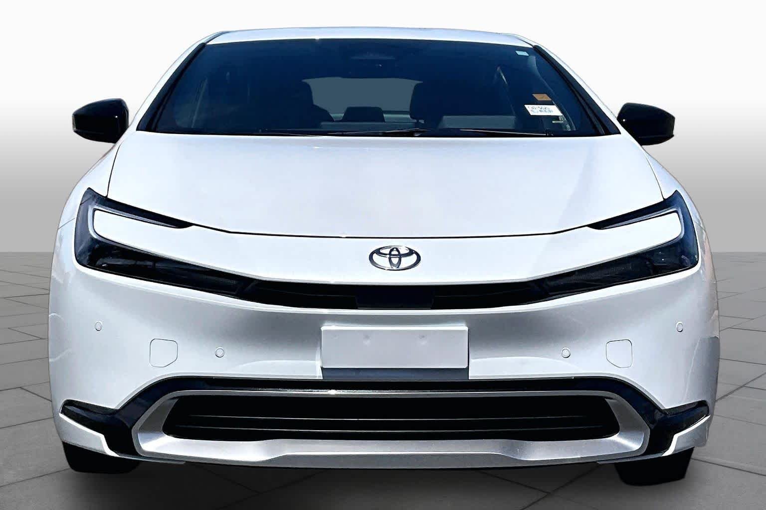 Used 2026 Wind Chill Pearl Toyota XSE image 4