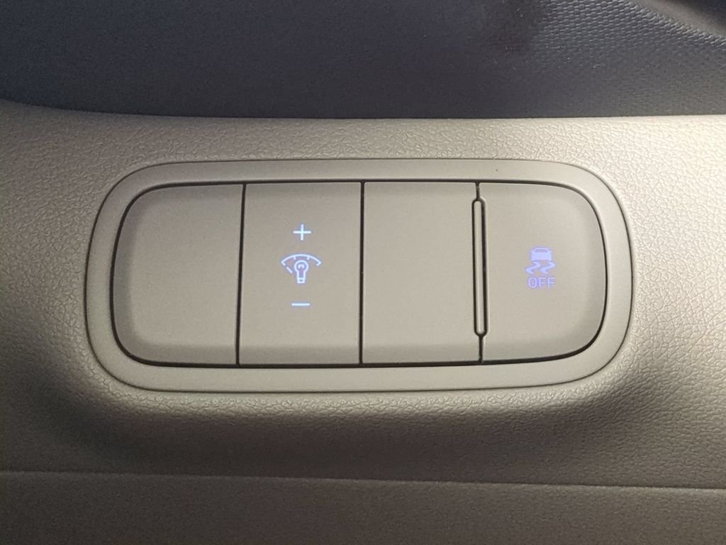 2025 Hyundai Venue SEL - Photo 36
