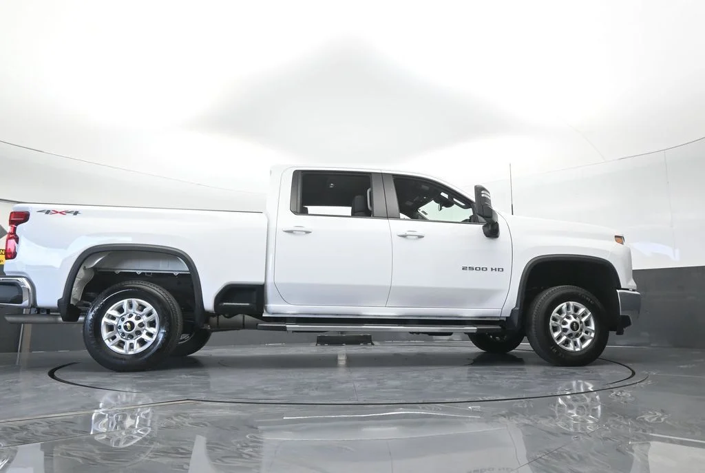 Used 2025 Summit White Chevrolet LT image 66