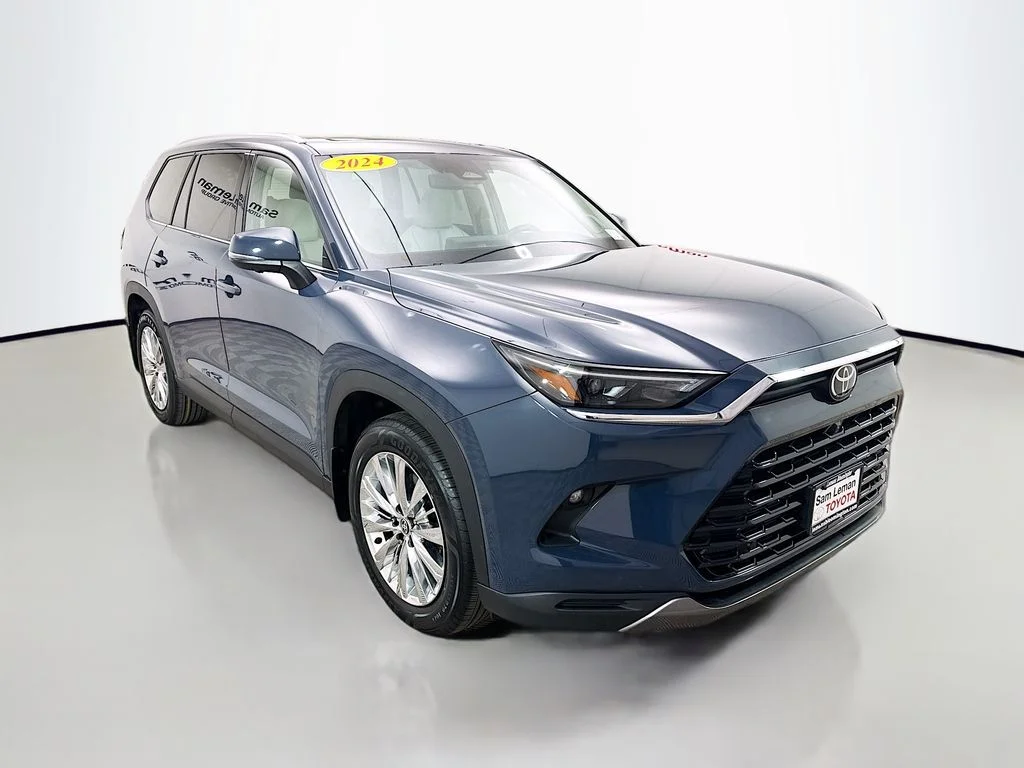 Used 2024 White Toyota Platinum image 1
