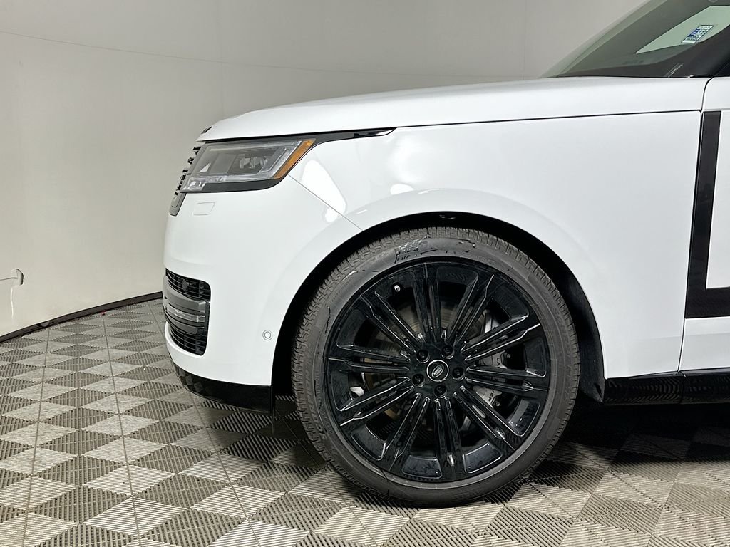 Used 2025 Fuji White Land Rover SE image 9