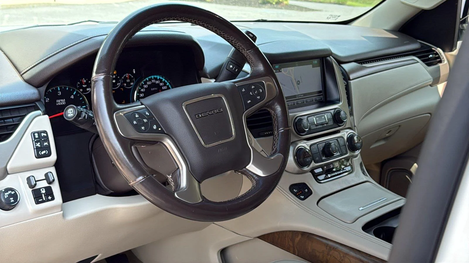 Used 2019 White Frost Tricoat GMC Denali image 39