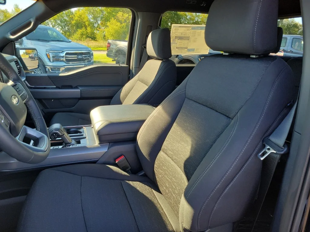 New 2026 Agate Black Metallic Ford XLT image 5