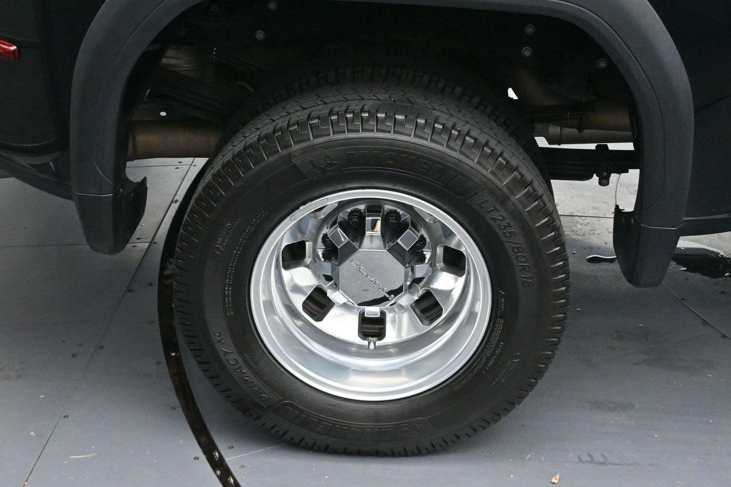 Used 2024 Onyx Black GMC Denali image 35