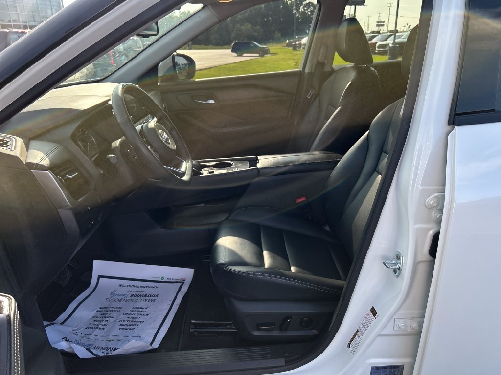 Used 2023 White Nissan SL image 13