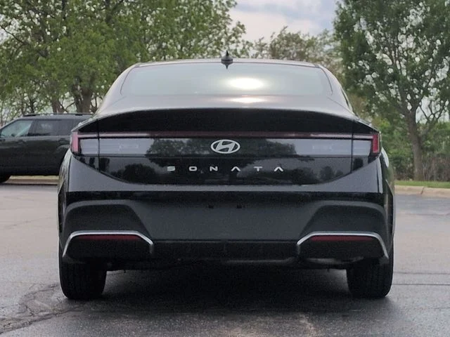 Used 2026 Black Hyundai SE image 6