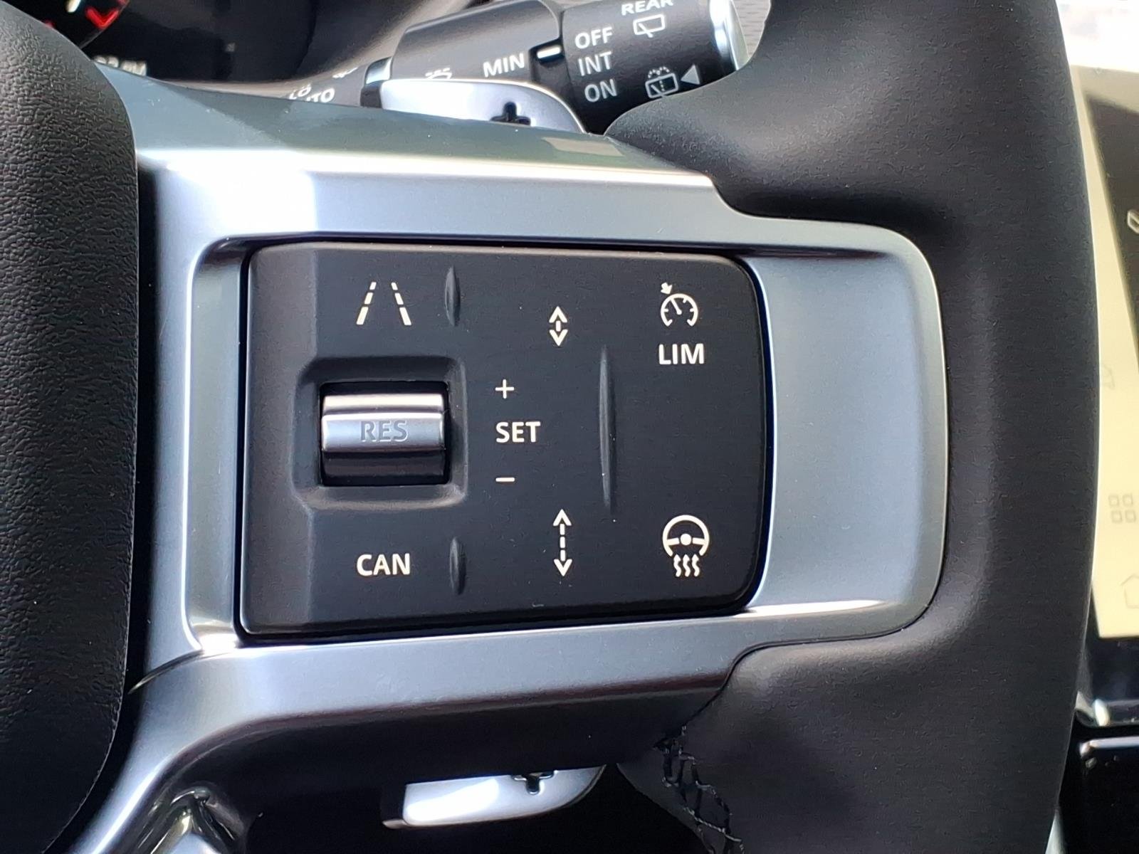 New 2026 Santorini Black Land Rover Dynamic SE image 15