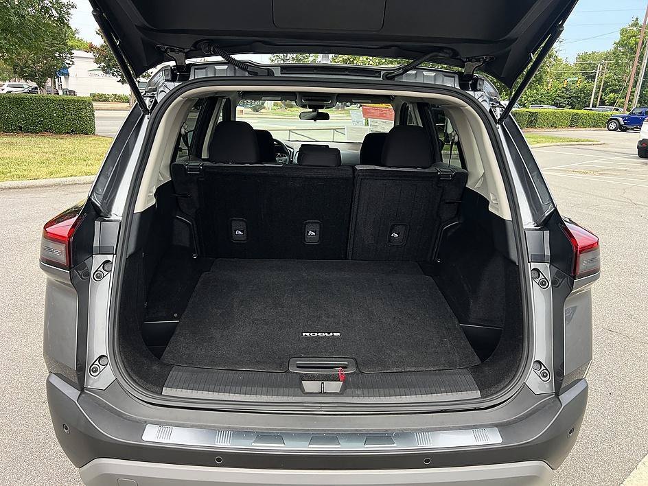 Certified Used 2023 Gun Metallic Nissan SV image 15